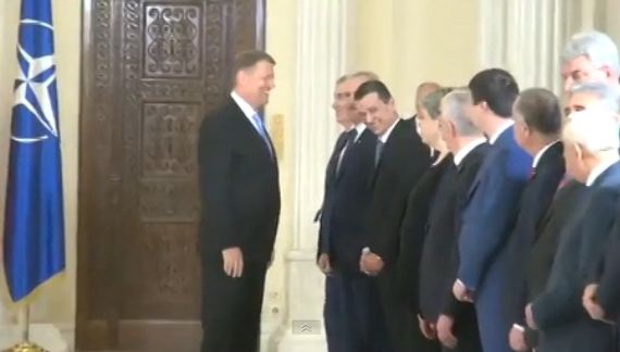 Iohannis, Dragnea si Grindeanu surprinsi razand dupa un schimb de replici, la Cotroceni