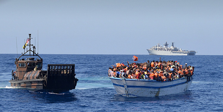 Refugiatii, traficati de ONG-uri in Mediterana