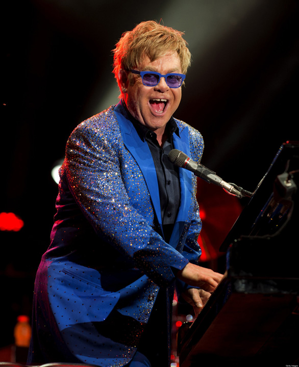 Elton John, doborat de o bacterie ucigasa!