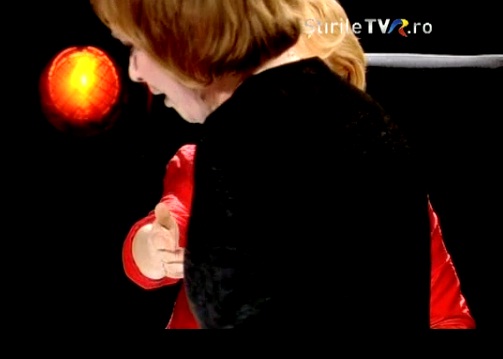 O jurnalista a parasit in lacrimi platoul unei emisiuni de la TVR. Motivul! (VIDEO)
