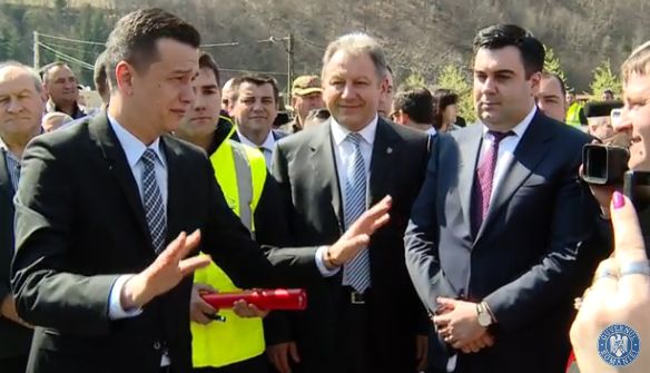 Concluzia premierului: lumea s-a saturat de drumuri desenate cu carioca