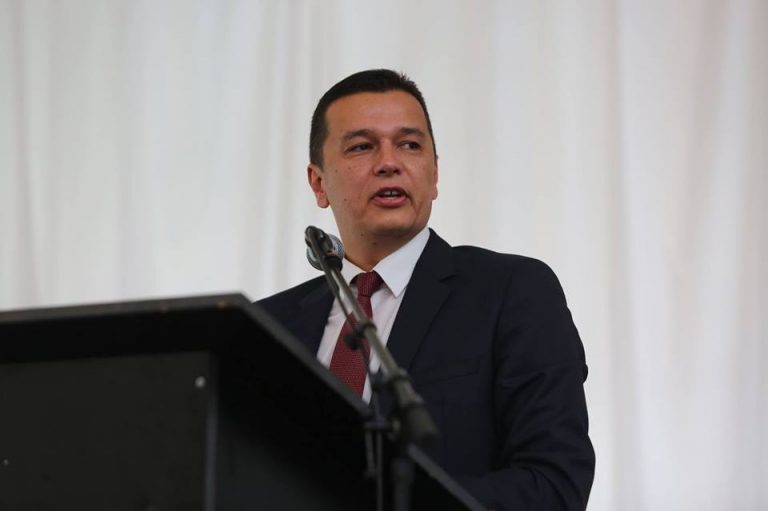 Premierul vrea bancomate in sate si comune