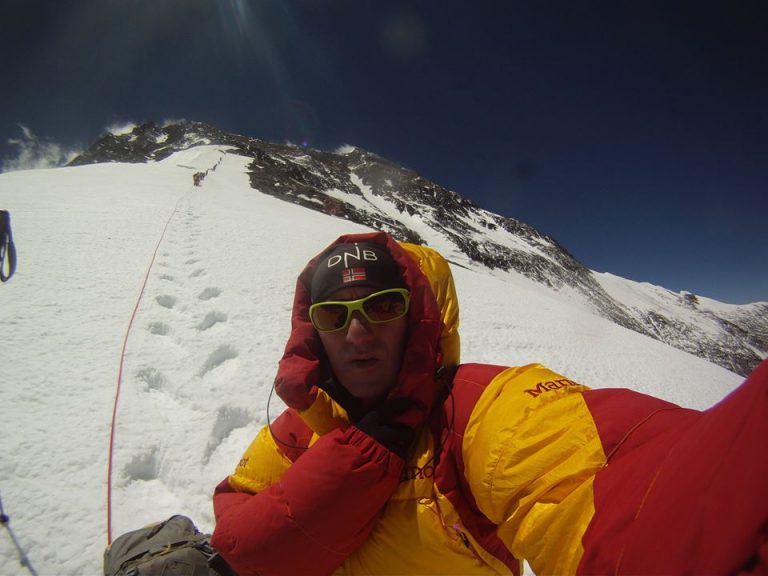 Reusita impresionanta pentru alpinistul Colibasanu: a cucerit Everestul fara oxigen suplimentar sau serpasi!