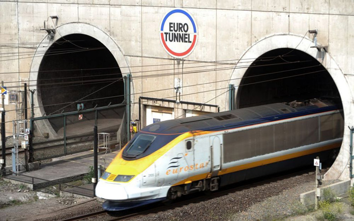 Eurostarul Paris-Londra, oprit din cauza a doi betivi