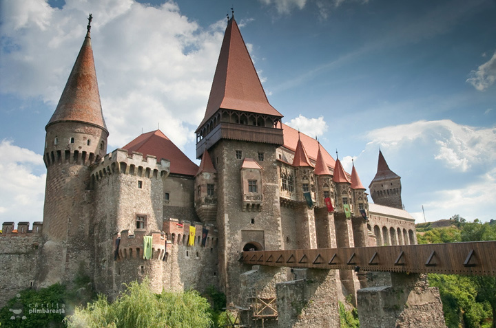 Castelul Corvinilor a fost jefuit