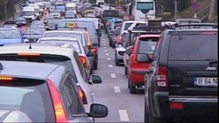 Cozi la intrarea in Capitala: Banda unica pentru autobuze dinspre DN 1, cosmarul soferilor
