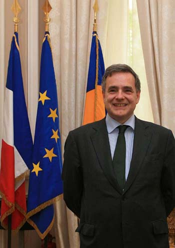 Iohannis l-a decorat pe ambasadorul francez