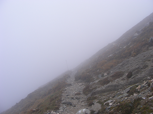 Ceata le-a dat planurile peste cap. Doi turisti aflati pe munte au cerut ajutor