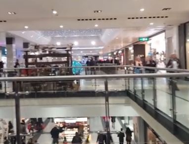 Un centru comercial din Manchester, evacuat