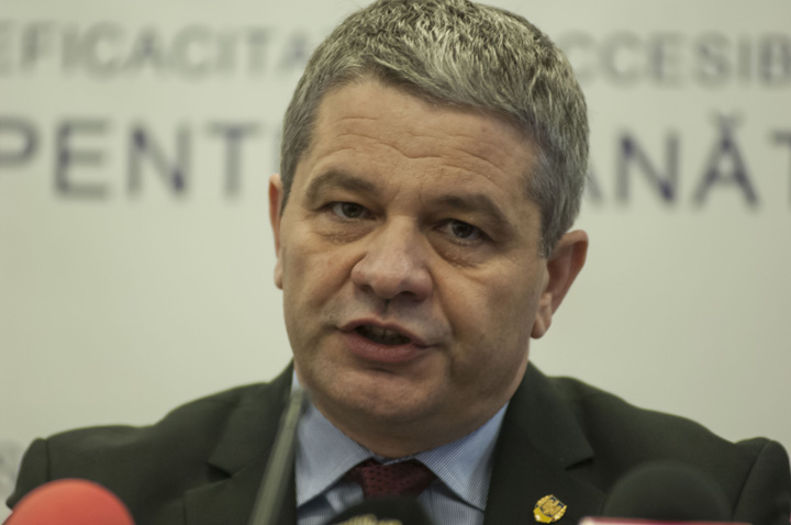 Replica lui Bodog: pacientii nu se trateaza cu like-uri sau hashtag-uri