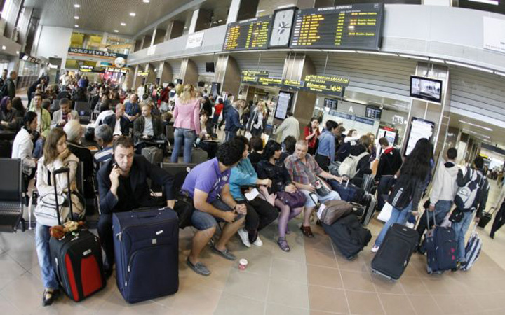 Cei mai bogati bugetari tin avioanele la sol