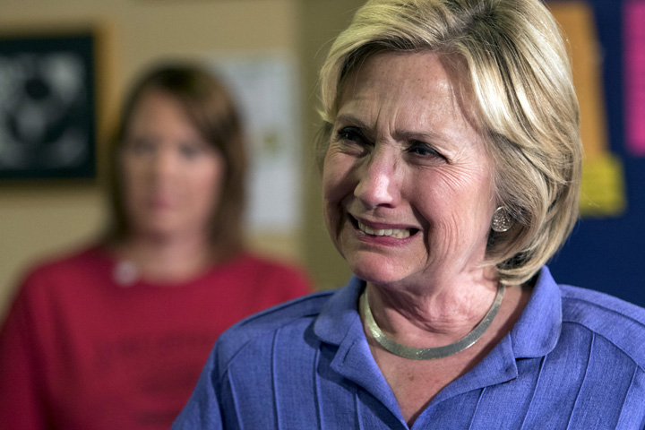 Hillary da vina pe rusi si pe FBI