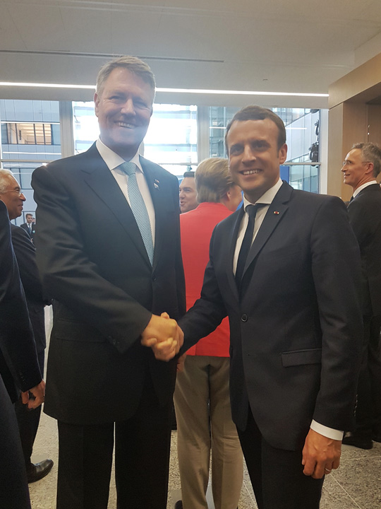 Presedintele francez vine joi la Bucuresti. Discutii cu Iohannis la Cotroceni  si vizita la Muzeul Satului