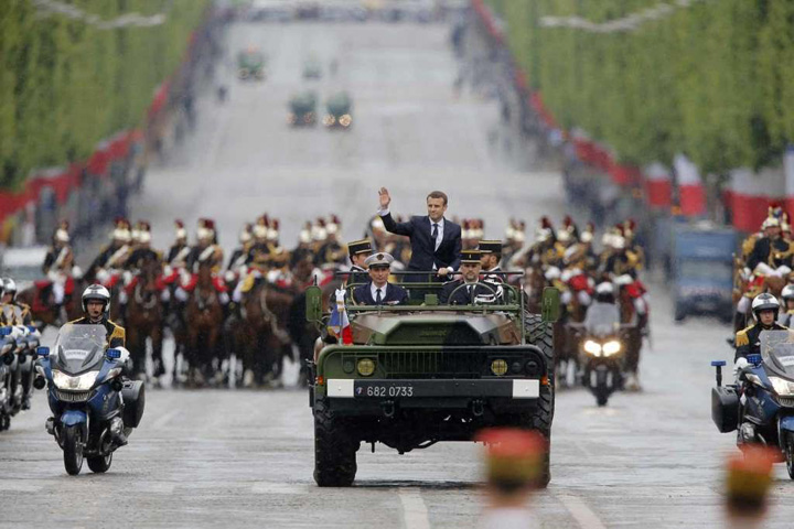 Macron a primit cheile de la Elysee