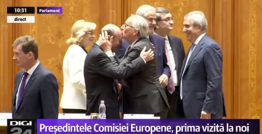 Seful Comisiei Europene l-a pupat pe frunte pe Basescu (VIDEO)