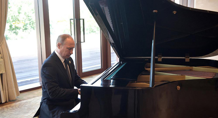 Putin PIANISTUL