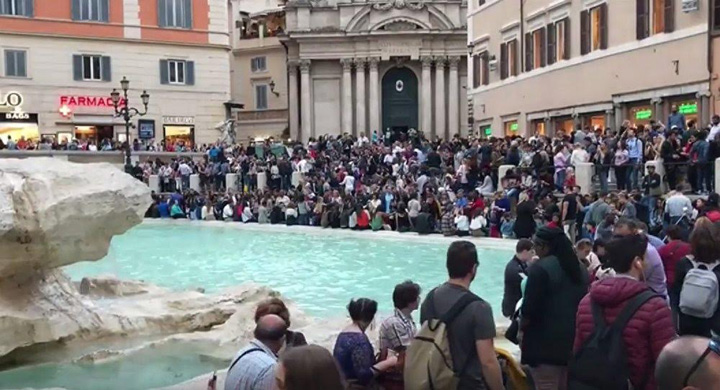 Fontana Trevi va fi interzisa turistilor