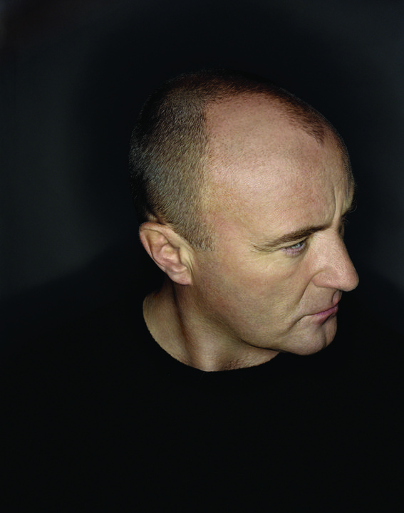Phil Collins, pe mana medicilor