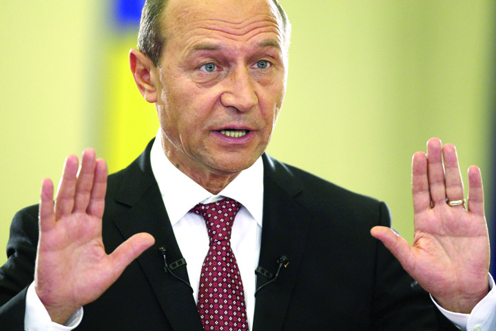 Mircea Geoana, Traian Basescu and Crin Antonescu at the final TV debate - Ziarul National