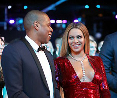 Beyonce isi face sala de nastere acasa!