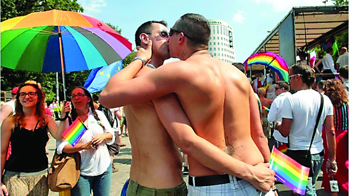 Serviciile, unitate speciala pentru homosexuali!