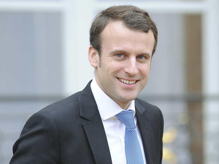 Macron, facut presedinte de postacii romani!