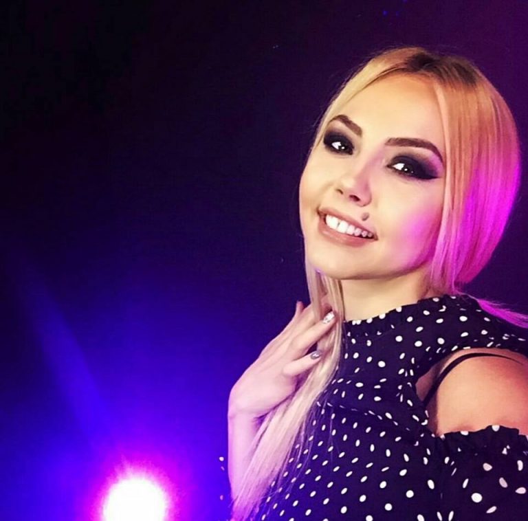 A murit Denisa Raducu, solista cunoscuta drept Denisa Manelista