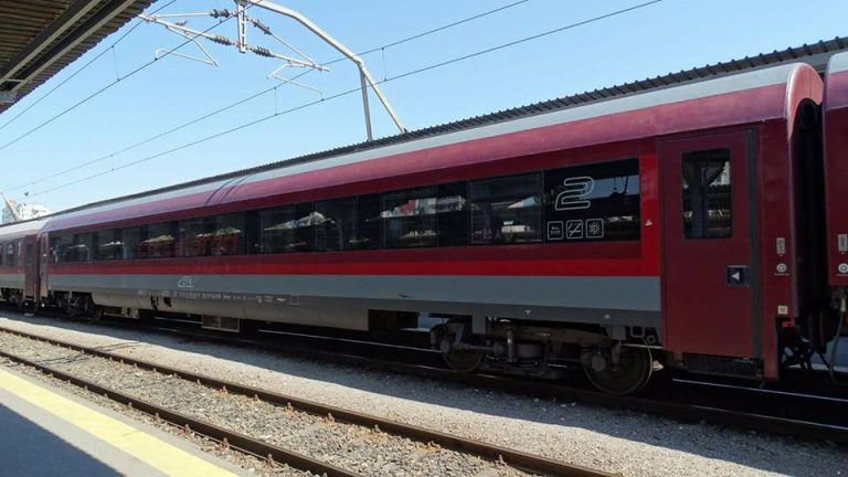 CFR suplimenteaza trenurile, sambata, pe ruta Bucuresti-Curtea de Arges si retur