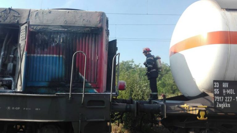 Persoane evacuate dintr-o gara, pe fondul unui incendiu la o locomotiva ce tracta cisterne cu butan
