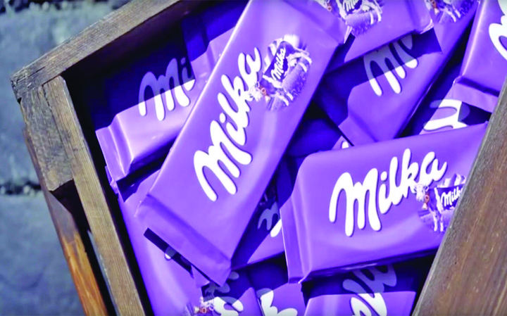 Cum isi bat joc Fanta si Milka de romani