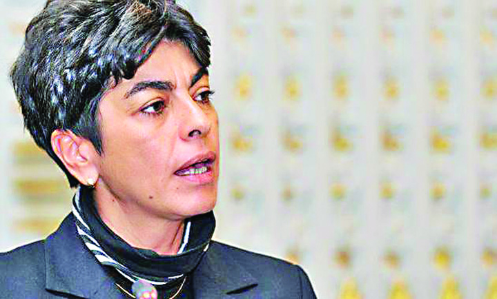 Manda, noua sefa de la “Doi s’un sfert”!