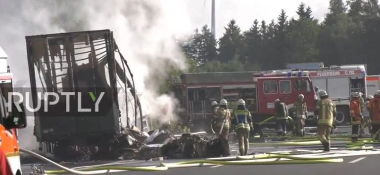 Accident de autocar cu urmari grave, pe o sosea germana: raniti si pasageri dati disparuti (VIDEO)