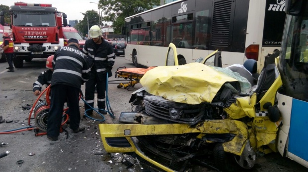 Accident foarte grav in Capitala, soldat cu doi morti si doi raniti