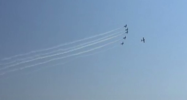 VIDEO. A fost spectacol pe cerul Capitalei. Imagini de la show-ul aviatic de la Baneasa