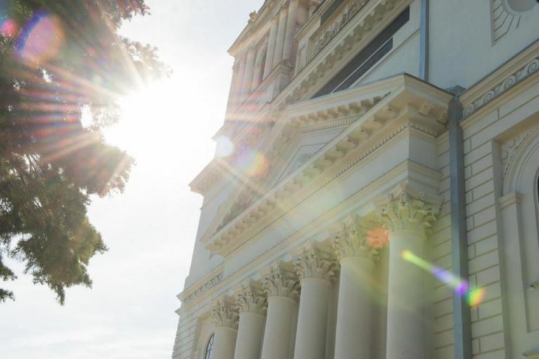 Mitropolia Moldovei: Pana la luarea unei decizii in ancheta, episcopul Husilor poate sluji