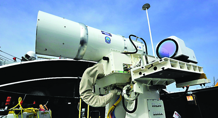 Americanii trag cu arma laser!