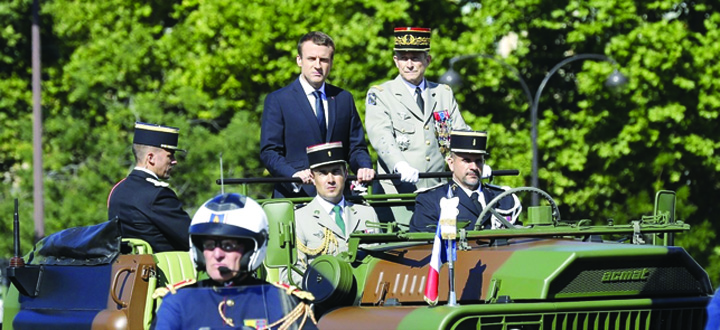 Macron a ramas fara seful armatei