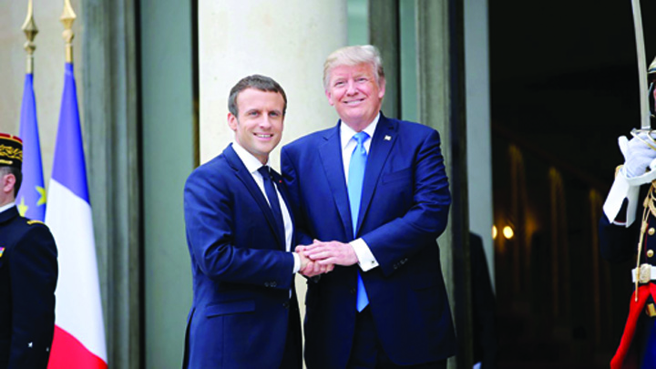Trump: Macron adora sa ma tina de mana