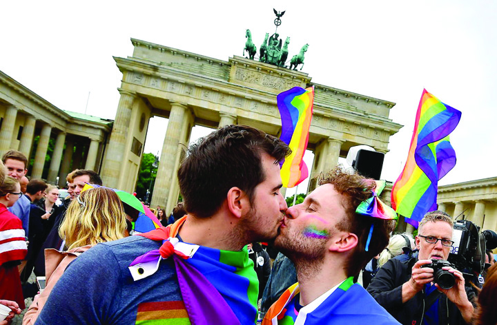 Merkel, invinsa de gay