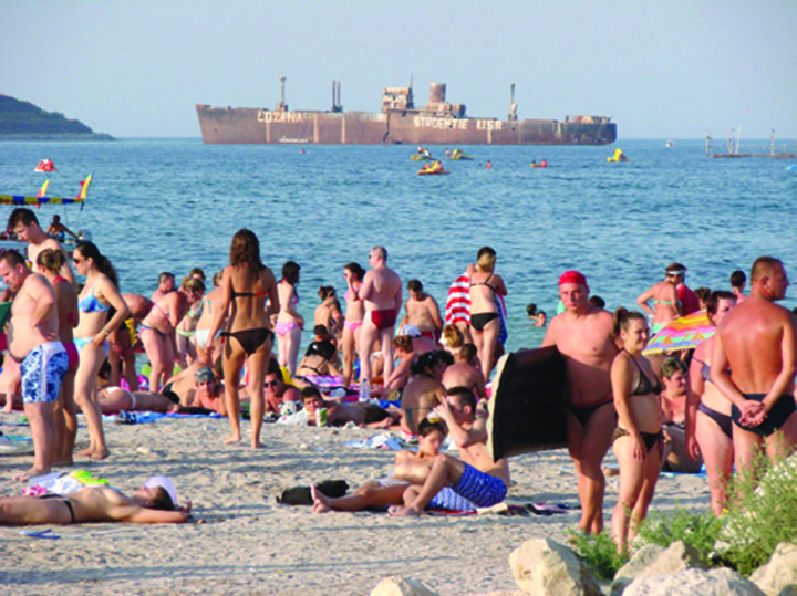Firea da 700.000 de euro pe vacantele studentilor la mare