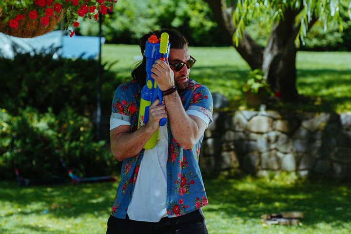 Smiley si-a tras Pistol!