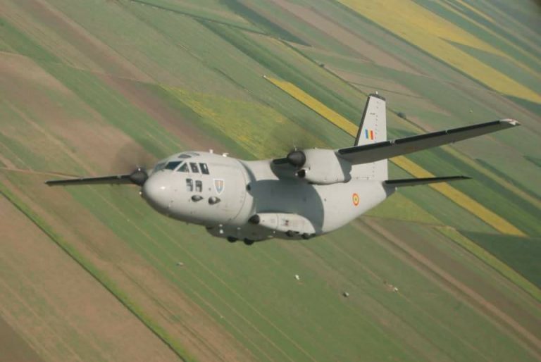 Premiera. Avion militar intervine pentru stingerea unui incendiu de padure, in Mehedinti