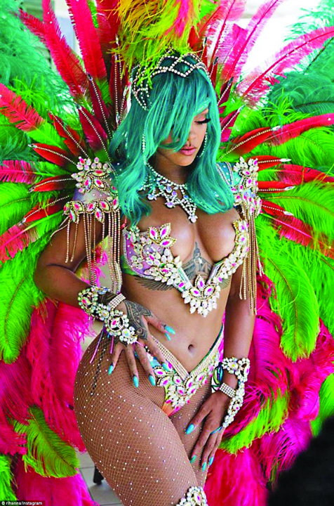 Rihanna face parada