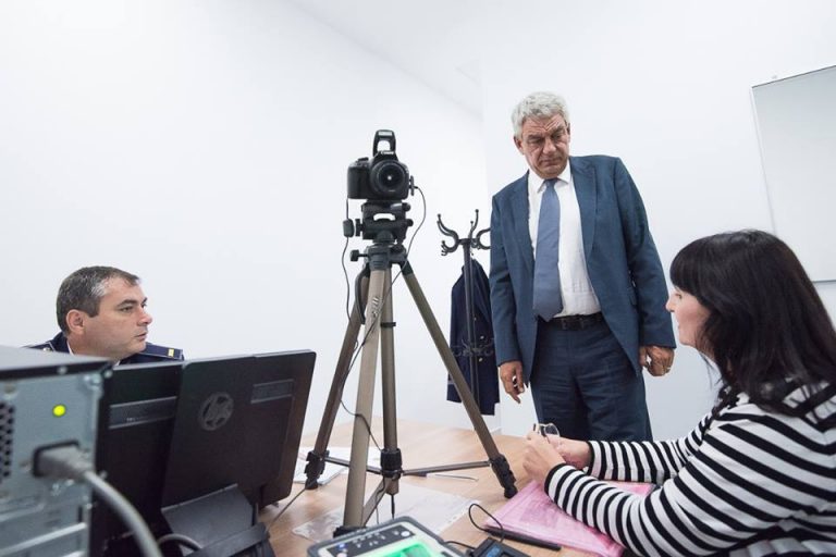 Mihai Tudose, in inspectie la noul sediu de la Pasapoarte, de la mall