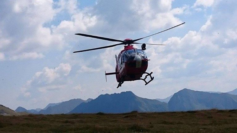 Salvare cu elicopterul in Muntii Fagaras: turista accidentata