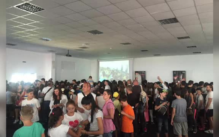 Cozile la pasapoarte se muta la mall