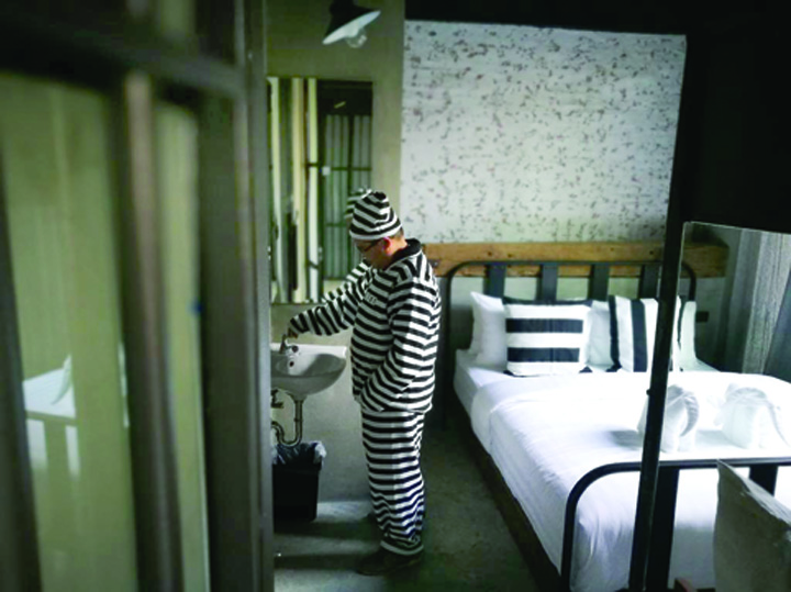 Hotelul-inchisoare!