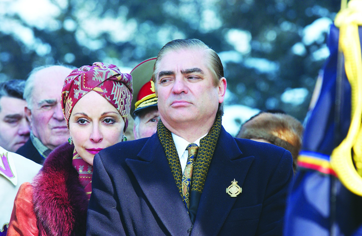 Ceremonie in timpul careia ramasitele pamantesti ale fostului rege al Romaniei Carol al II lea sunt depuse intr-unul din paraclisele in incinta Manastirii Curtea de Arges - Ziarul National