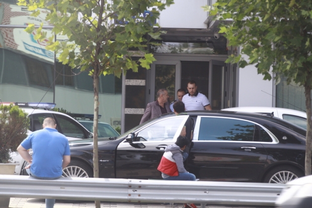 Becali ii baga in buda pe politisti