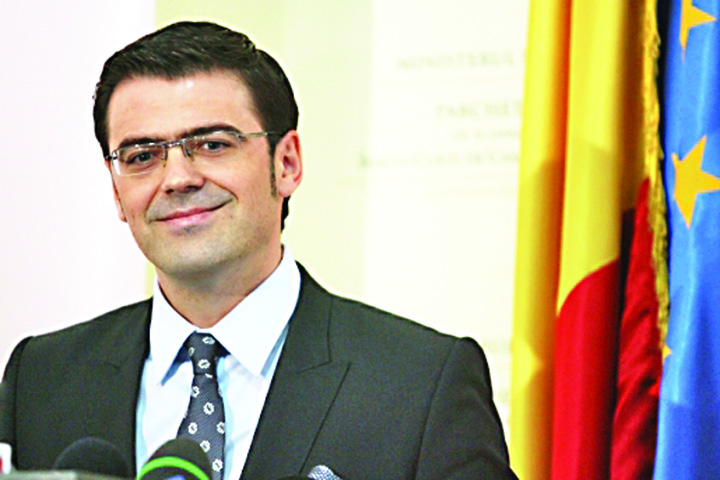 Soc in sistem, Codrut i-o trage lui „nea Gusti”!